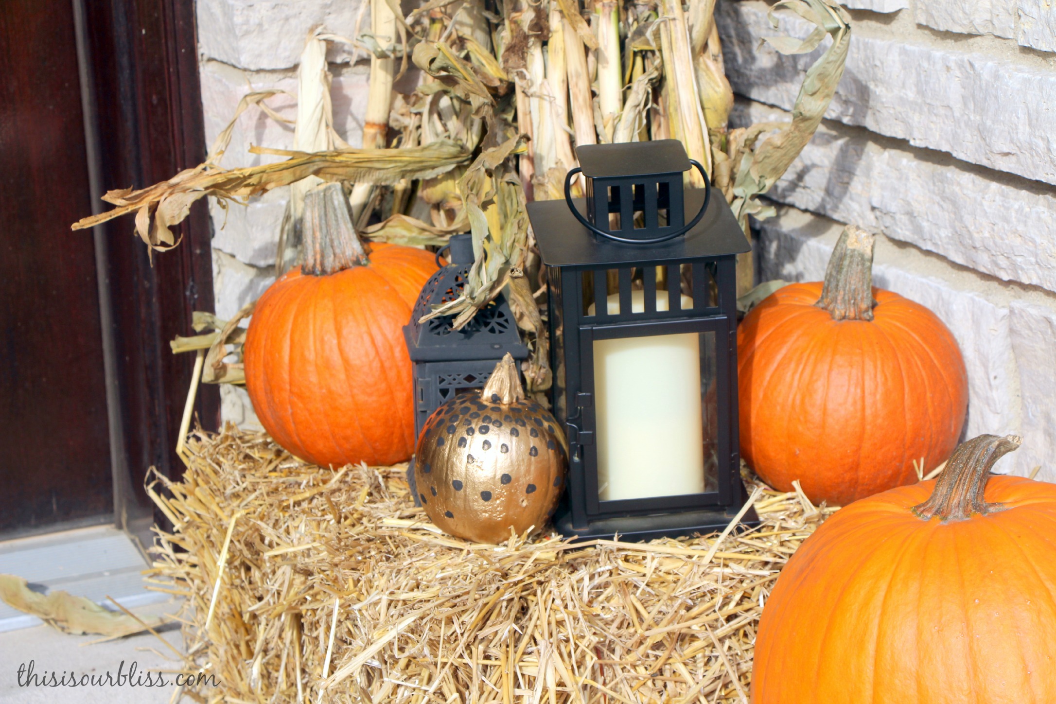 Fall front porch - a touch of gold - painted pumpkins & lanterns & hay & cornstalks - DIY 1