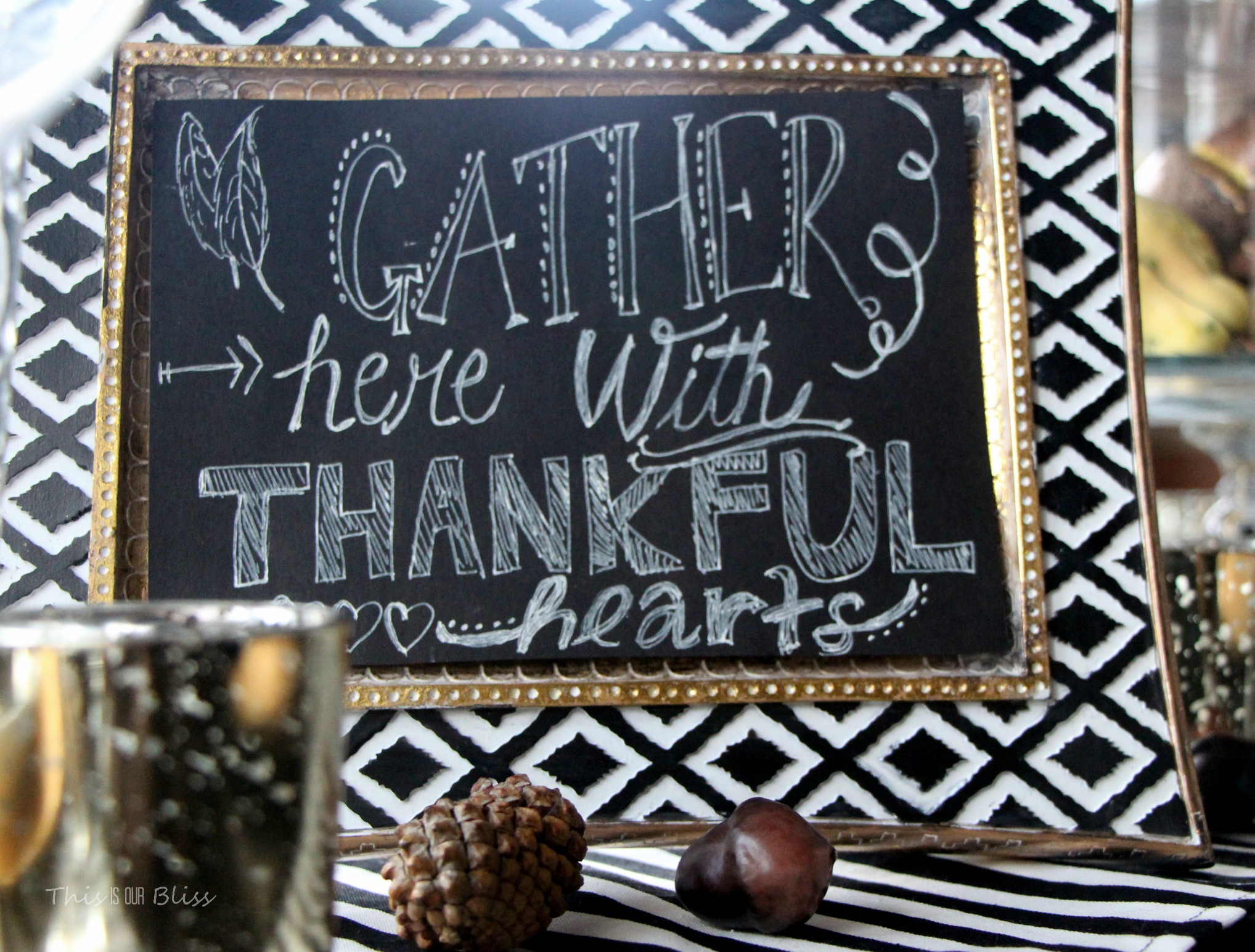 DIY faux chalkboard art - gather here with thankful hearts - thanksgiving tablescape - fall decor