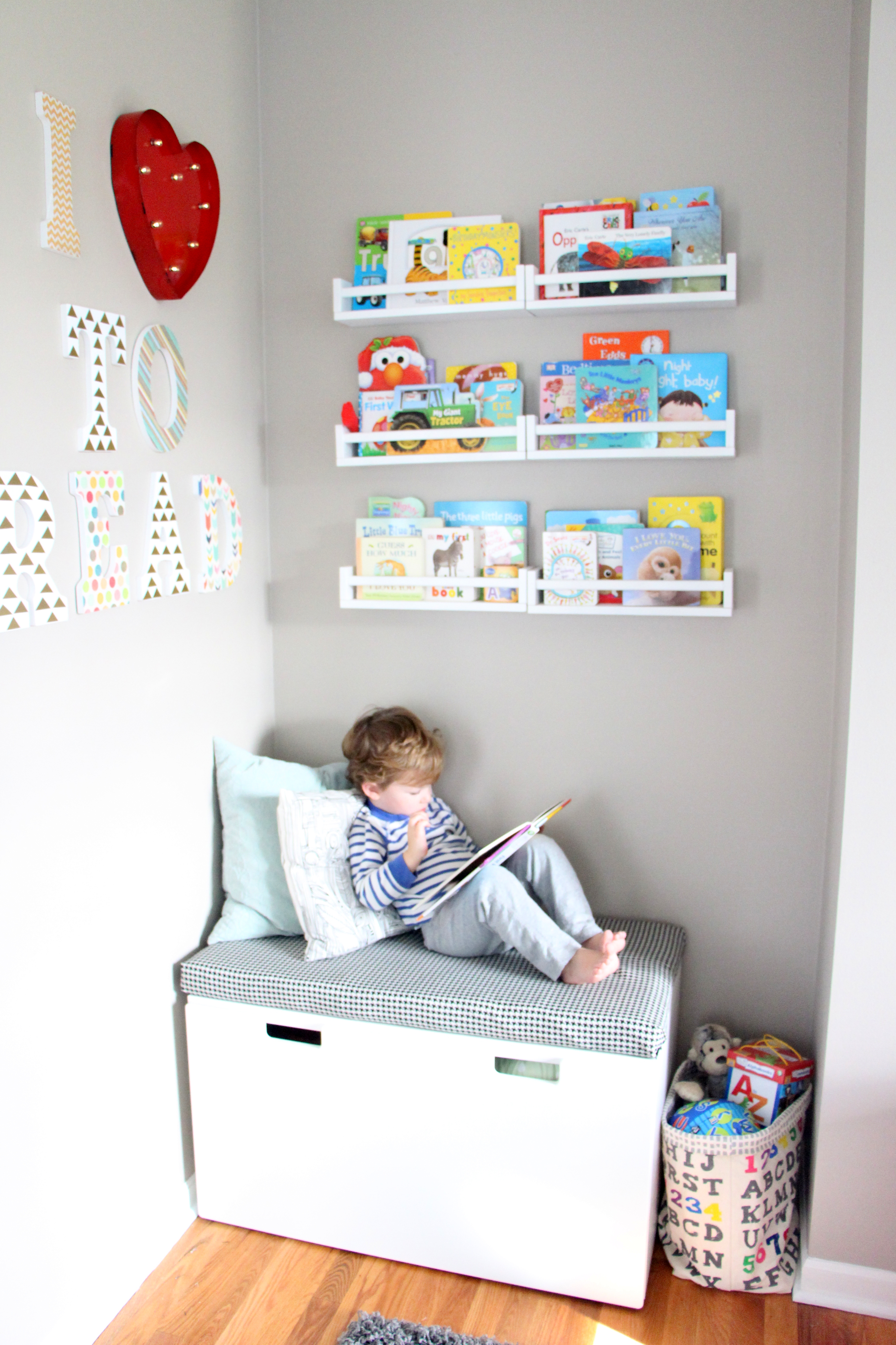 DIY Playroom Reading Nook + no sew Bench seat cushion + DIY shelves